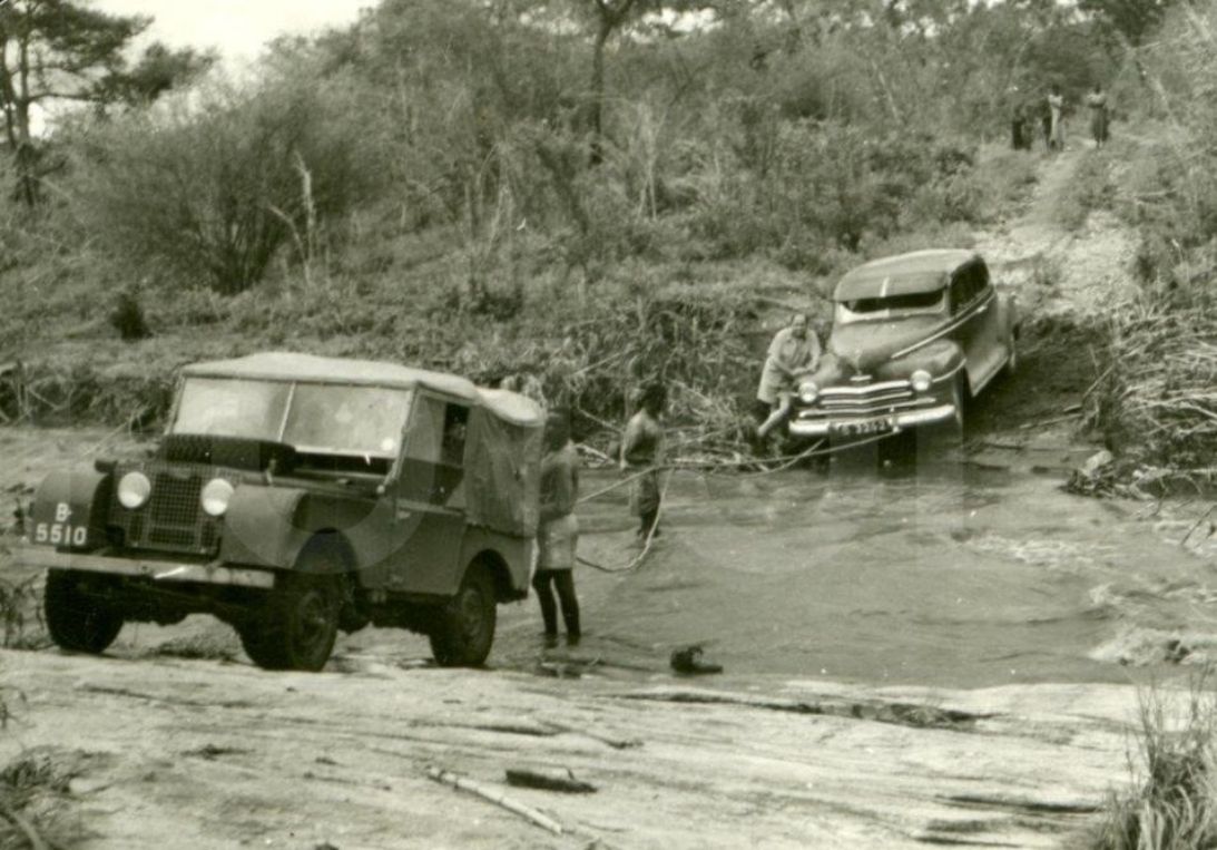 Historic Land Rover photograph from Angola